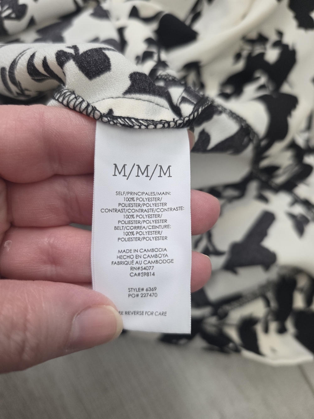 Cabi Black & White Floral V-Neck Dress Size Medium 3/4 sleeve - Picture 13 of 15